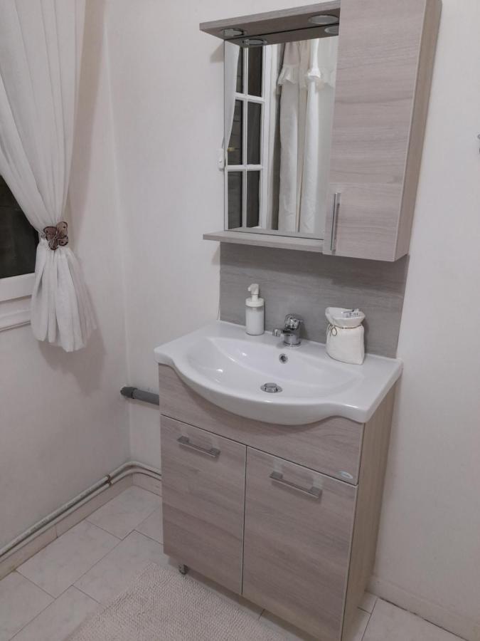 Roulas Cozy Apartments Артеміда Екстер'єр фото